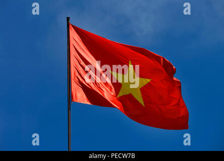Nationalfahne, Ba-Dinh-Platz, Hanoi, Vietnam Foto Stock