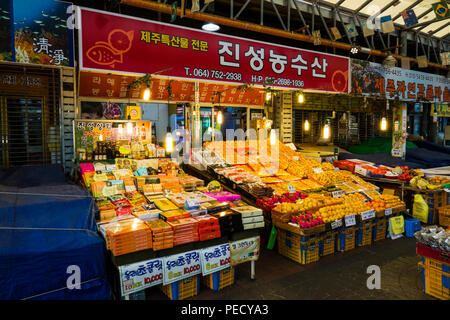 Mercato Dongmun Agrumi Jeju Island Corea del Sud Asia stretto Foto Stock