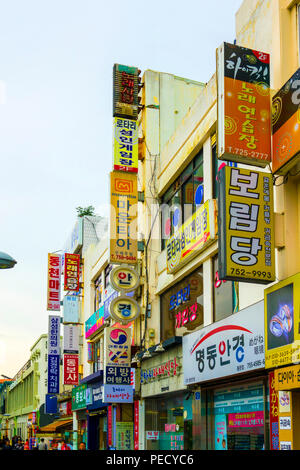 Shopping street Jeju Island Corea del Sud Asia stretto Foto Stock