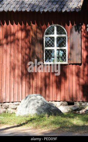 Esterno di una chiesa in legno di Seurasaari, l'open-air Museum di Helsinki Finlandia Foto Stock