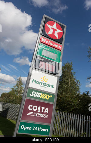 Texaco stazione di benzina, Dudley Port, Tipton, West Midlands DY4 7RB Foto Stock