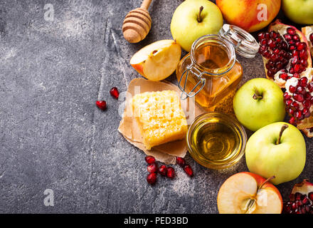 Il miele, apple e melograno per Rosh Hashana Foto Stock