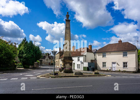 L'obelisco in corrispondenza della giunzione di Vicarage e strade di argento in Warminster, Wiltshire, Regno Unito prese il 14 agosto 2018 Foto Stock