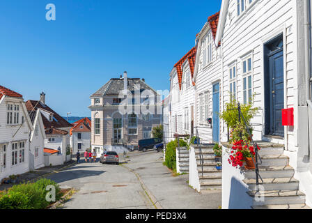 Tradizionali case in legno sulle pendici inferiori del Monte Fløyen, Bergen, Westland, Norvegia Foto Stock