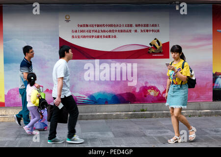 Fermata bus annunci in Cina Foto Stock