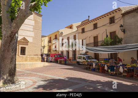 Giornata di mercato in piccola città rurale in Spagna, Oira Almeria Andalusia Spagna Foto Stock