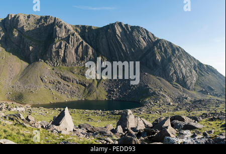 Clogwyn dur Arddu una grande rockface sotto la cima del Snowdon. Foto Stock