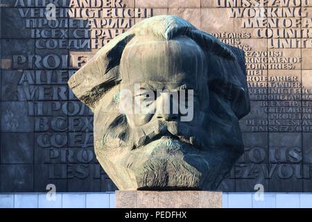 CHEMNITZ, Germania - 8 Maggio 2018: Karl Marx un monumento a Chemnitz, Germania. Il monumento è noto localmente come Nischel. È stato progettato da Lev Curbel. Foto Stock