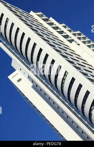 VIENNA - 6 settembre: Hochhaus Neue Donau costruire il 6 settembre 2011 a Vienna. L'edificio progettato da Harry Seidler era finito nel 2002, è di 150 Foto Stock