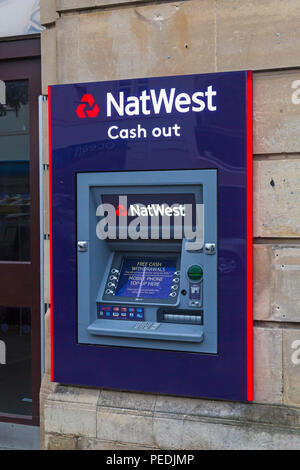 NatWest incassare bancomat, Nat West ATM, a Bristol su un umido giorno piovoso nel mese di agosto Foto Stock