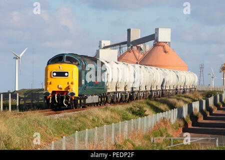 Nord Blyth Alcan terminale come 55022 si allontana con il servizio di Lynemouth 2.5.11 Foto Stock