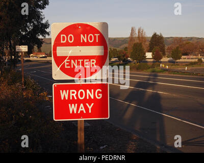 Non immettere, in modo errato i segni sulla California Freeway Foto Stock