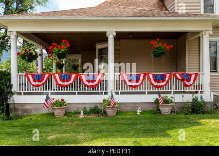 Recinzione portico decorato per il quarto di luglio; Salida; Colorado; USA Foto Stock