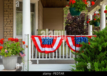 Recinzione portico decorato per il quarto di luglio; Salida; Colorado; USA Foto Stock