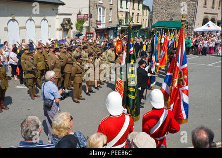 La seconda guerra mondiale un evento commemorativo cerimonia in piazza del mercato a Hay-on-Wye Powys Wales UK Foto Stock