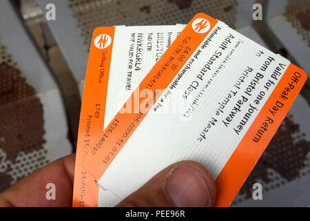 Off-peak giorno ritorno di biglietti ferroviari. Foto Stock