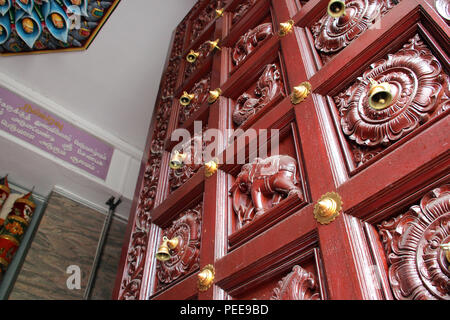 Nel Tempio Sri Senpaga Vinayagar in Singapore. Foto Stock