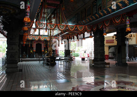 Nel Tempio Sri Senpaga Vinayagar in Singapore. Foto Stock