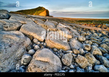 Llantwit Major Beach e scogliere catturati in ultima luce (1) Foto Stock