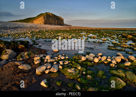 Llantwit Major Beach e scogliere catturati in ultima luce. Galles del Sud (5) Foto Stock