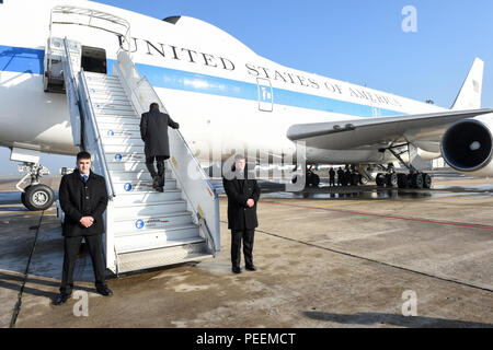 Il Segretario della Difesa di cenere si diparte Carter a Parigi, a gennaio 21, 2016. (DoD foto di U.S. Army Sgt. 1. Classe Clydell Kinchen) (rilasciato) Foto Stock