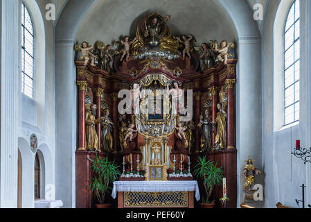 1953 ricostruito altare maggiore barocco della chiesa di pellegrinaggio Maria Hilf, Vilsbiburg, Bassa Baviera, Germania Foto Stock