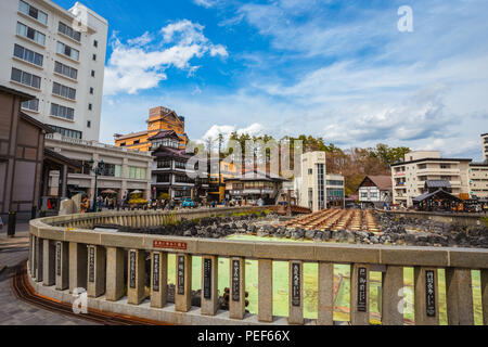 Kusatsu Onsen situato a circa 200 chilometri a nord-nord-ovest di Tokyo, è uno del Giappone della sorgente calda più famosa località per secoli Foto Stock