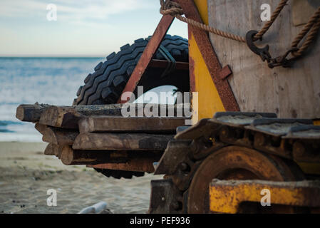 Ci sono così tante fantastiche vedute sulla grande costa dello Yorkshire. Questo è Flamborough, casa dei sorprendenti scogliere, faro e fantastica fauna selvatica Foto Stock