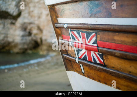 Ci sono così tante fantastiche vedute sulla grande costa dello Yorkshire. Questo è Flamborough, casa dei sorprendenti scogliere, faro e fantastica fauna selvatica Foto Stock