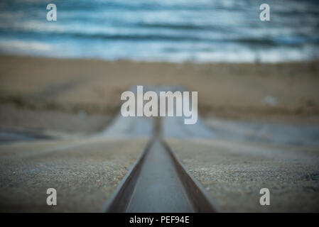 Ci sono così tante fantastiche vedute sulla grande costa dello Yorkshire. Questo è Flamborough, casa dei sorprendenti scogliere, faro e fantastica fauna selvatica Foto Stock