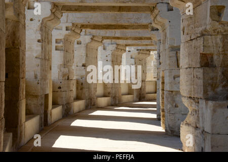 L'arena romana, Arles, nel sud della Francia Foto Stock