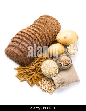 Gruppo di whole foods, carboidrati complessi isolati su sfondo bianco Foto Stock