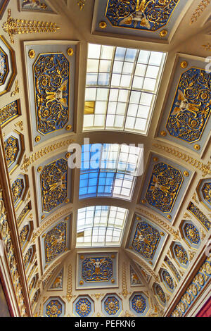 Saint Petersburg, Russia - 3 Gennaio 2018: Ceilingin grande Lucernario Italiano Hall di stato Museo Hermitage Foto Stock