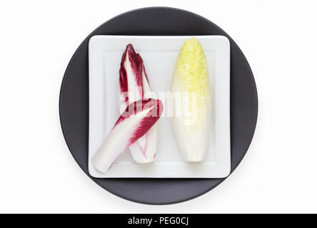 Il bianco e il rosso le cicorie di Bruxelles Foto Stock