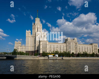 Mosca, Russia - 12 Maggio. 2018. grattacielo su Kotelnicheskaya Embankment Foto Stock