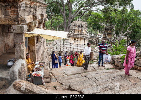 Passi per lo Yoga Narashima tempio, Melukote, India Foto Stock