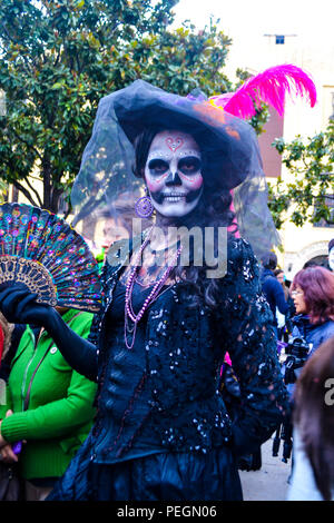 Città del Messico, Messico, ; 1° novembre 2015: Ritratto di una donna mascherata al giorno della celebrazione dei morti a Città del Messico Foto Stock