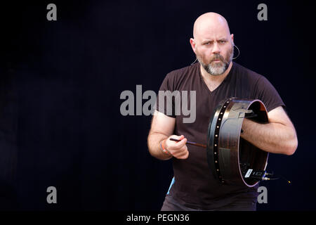 L AFRO CELT SOUND SYSTEM DI ESEGUIRE A Fairport Cropredy della convenzione, Inghilterra, Regno Unito. Agosto 11, 2018 Foto Stock