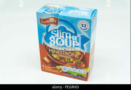 Largs, Scozia - Agosto 14, 2018: scatola contenente Batchelor sottile una zuppa in un cartone riciclabile Box Foto Stock