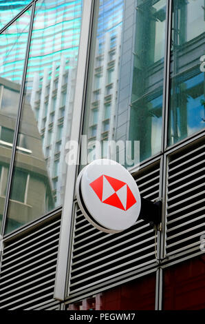 La banca hsbc segno del logo sul grattacielo edificio, Londra, Inghilterra Foto Stock