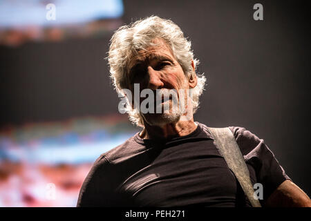 Norvegia, Oslo - Agosto 14, 2018. Il cantante inglese, compositore e musicista Roger Waters esegue un concerto dal vivo presso Telenor Arena di Oslo come parte di noi li + Tour 2018. (Photo credit: Gonzales foto - Terje Dokken) Credito: Gonzales foto/Alamy Live News Foto Stock