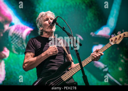 Norvegia, Oslo - Agosto 14, 2018. Il cantante inglese, compositore e musicista Roger Waters esegue un concerto dal vivo presso Telenor Arena di Oslo come parte di noi li + Tour 2018. (Photo credit: Gonzales foto - Terje Dokken) Credito: Gonzales foto/Alamy Live News Foto Stock