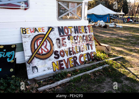 Canberra, Australian Capital Territory, Cina. 11 Luglio, 2018. Canberra, Australian Capital Territory, Australia.11 luglio 2018. Tenda aborigena ambasciata. Credito: Jayne Russell/ZUMA filo/Alamy Live News Foto Stock