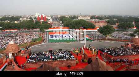 New Delhi. Il 15 agosto, 2018. Foto scattata sul 15 agosto 2018 mostra una vista panoramica di Chandni Chowk da Fort rosso in occasione del Giorno di indipendenza in New Delhi, India. Credito: Stringer/Xinhua/Alamy Live News Foto Stock