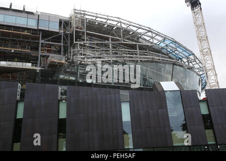 Londra, Regno Unito. Il 15 agosto 2018. Tottenham di muoversi nel loro nuovo stadio è stato rinviato almeno fino alla fine di ottobre come la terra non sarà finito in tempo. Ruote dentate sono ora esplorando la possibilità di rinviare la loro casa il match contro il Manchester City il 28 ottobre come loro casa provvisoria Wembley è già prenotato fino a tale data. Il £850milioni di terreno era stato originariamente previsto per essere pronto per lo scontro con il Liverpool il 15 settembre. Credito: Nigel Bowles/Alamy Live News Foto Stock