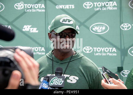 Richmond, Stati Uniti d'America. 14 Ago, 2018. New York getti head coach Todd Bowles incontra i giornalisti dopo che il suo team ha partecipato a una formazione comune pratica di camp con Washington Redskins a Washington Redskins Bon Secours Training Facility a Richmond, Virginia Martedì, 14 agosto 2018. Credito: Ron Sachs/CNP (restrizione: NO New York o New Jersey o giornali quotidiani nel raggio di 75 miglia da New York City) | utilizzo del credito in tutto il mondo: dpa/Alamy Live News Foto Stock