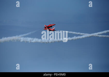 Cromer, Norfolk, Regno Unito. Il 15 agosto 2018. Il Royal Air Force frecce rosse display team effettuano i loro show a Cromer Carnival, Cromer, Norfolk, il 15 agosto 2018. Credito: Paolo Marriott/Alamy Live News Foto Stock