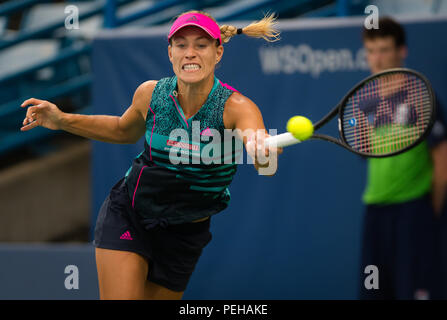 Cincinnati, Ohio, Stati Uniti d'America. Il 15 agosto, 2018. Angelique Kerber della Germania in azione durante il suo secondo tondo corrisponde al 2018 Western & Southern Open WTA Premier 5 torneo di tennis. Cincinnati, Ohio, Stati Uniti d'America. Il 15 agosto 2018. Credit: AFP7/ZUMA filo/Alamy Live News Foto Stock