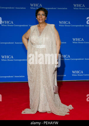 Washington, Stati Uniti d'America. 30 apr, 2016. Aretha Franklin arriva per il 2016 Casa Bianca corrispondenti di associazione cena annuale presso il Washington Hilton Hotel di Sabato, 30 aprile 2016. Credito: Ron Sachs/CNP (restrizione: NO New York o New Jersey o giornali quotidiani nel raggio di 75 miglia da New York City) | utilizzo del credito in tutto il mondo: dpa/Alamy Live News Foto Stock