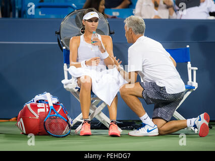 Agosto 15, 2018 - Ajla Tomljanovic di Australia in azione durante il suo secondo tondo corrisponde al 2018 Western & Southern Open WTA Premier 5 torneo di tennis. Cincinnati, Ohio, Stati Uniti d'America. Il 15 agosto 2018. Credit: AFP7/ZUMA filo/Alamy Live News Foto Stock